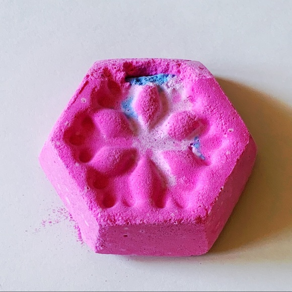Lush Other - Lush Cosmetics Cheery Christmas Bath Bomb